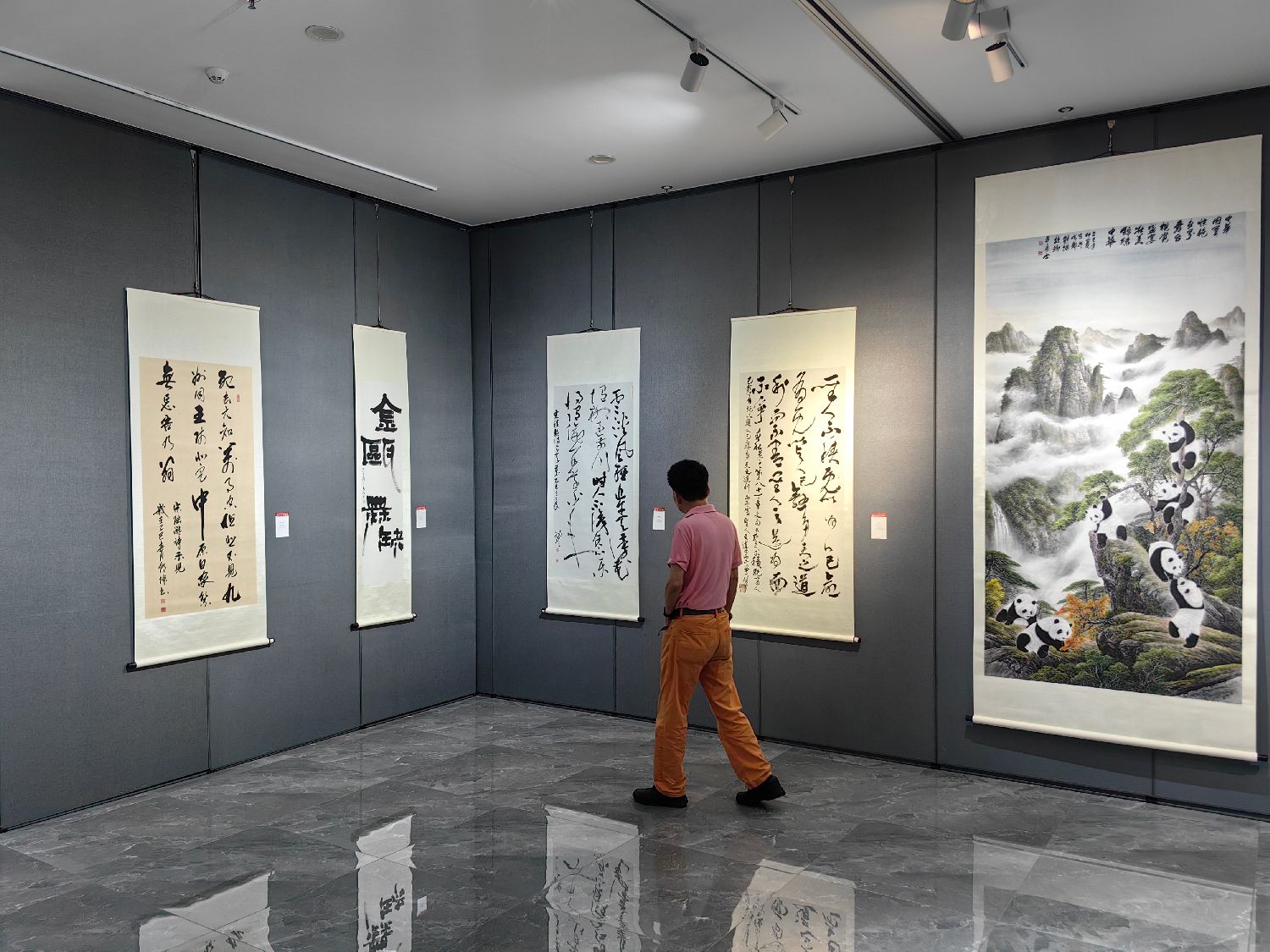 第二届海峡两岸书画艺术交流展在上海开幕
